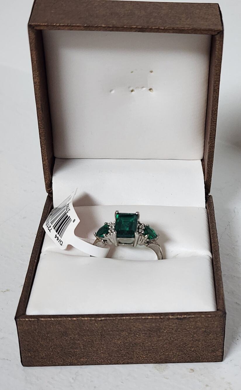Vintage Sterling Silver Ring w/ Cr Emeralds & Mini Diamonds Size 7 w/ Box